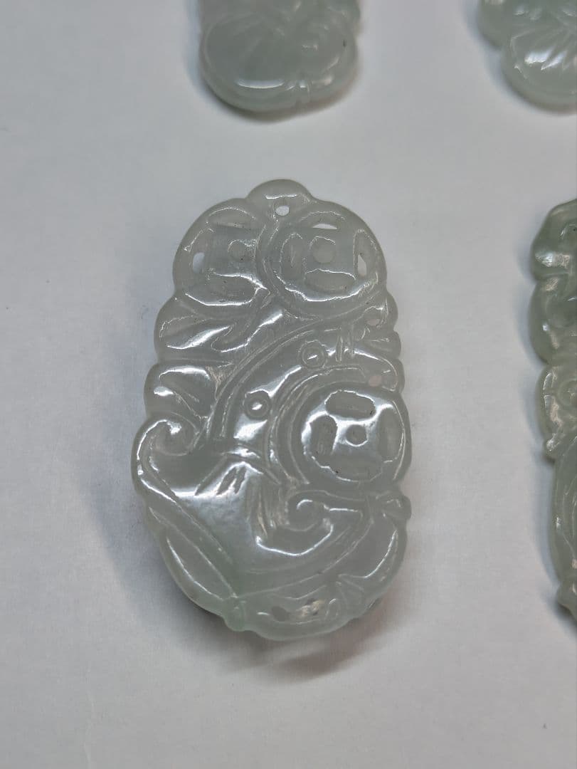 翡翠　ペンダントトップ　骨董　古玩　水晶　お守り　御守り　彫刻　玉石
