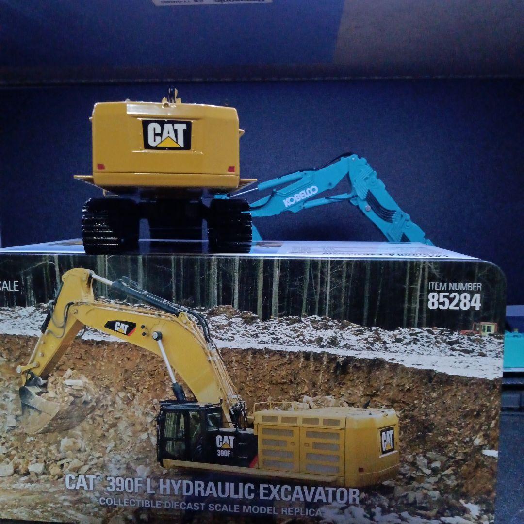 CAT 390FL ダイキャストスケールモデル 1:50