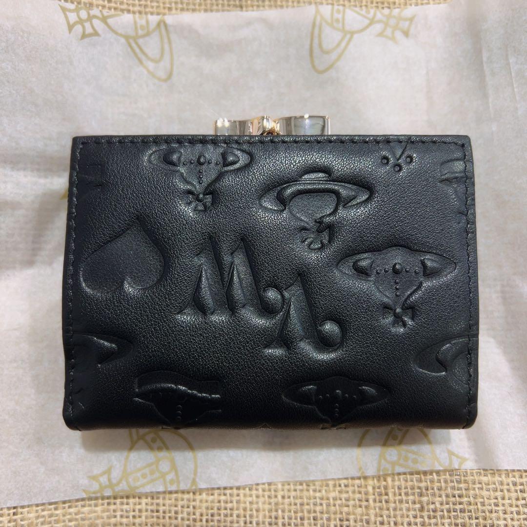 Vivienne Westwood黒 エンボス加工 三つ折り財布
