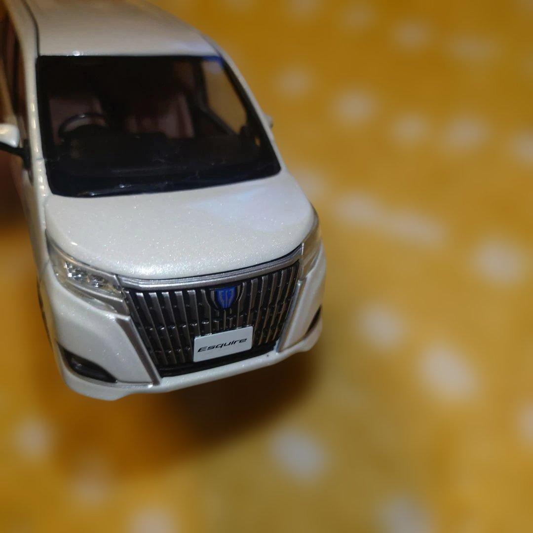 Esquire ミニカー 070 ホワイトパールクリスタルシャイン　模型