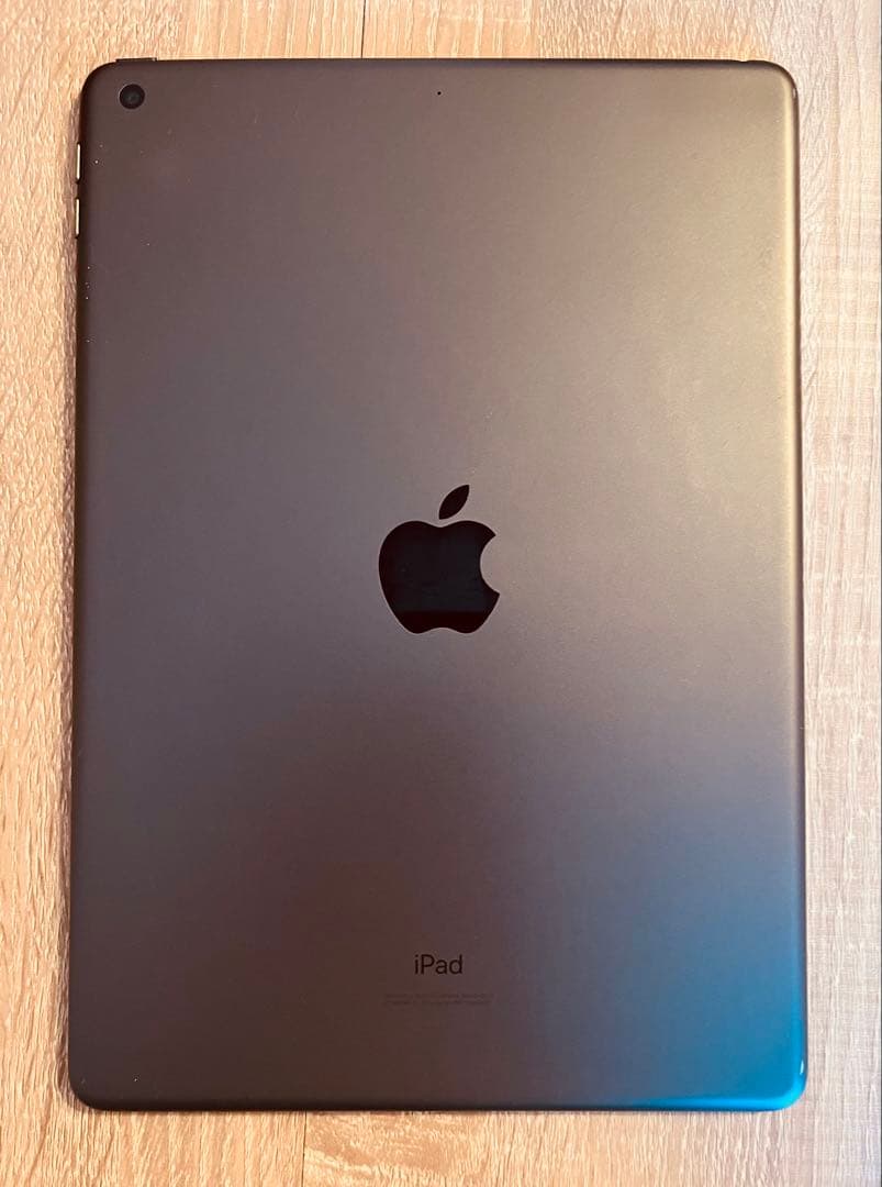 Apple iPad (第8世代) 32GB（1箇所キズ有）