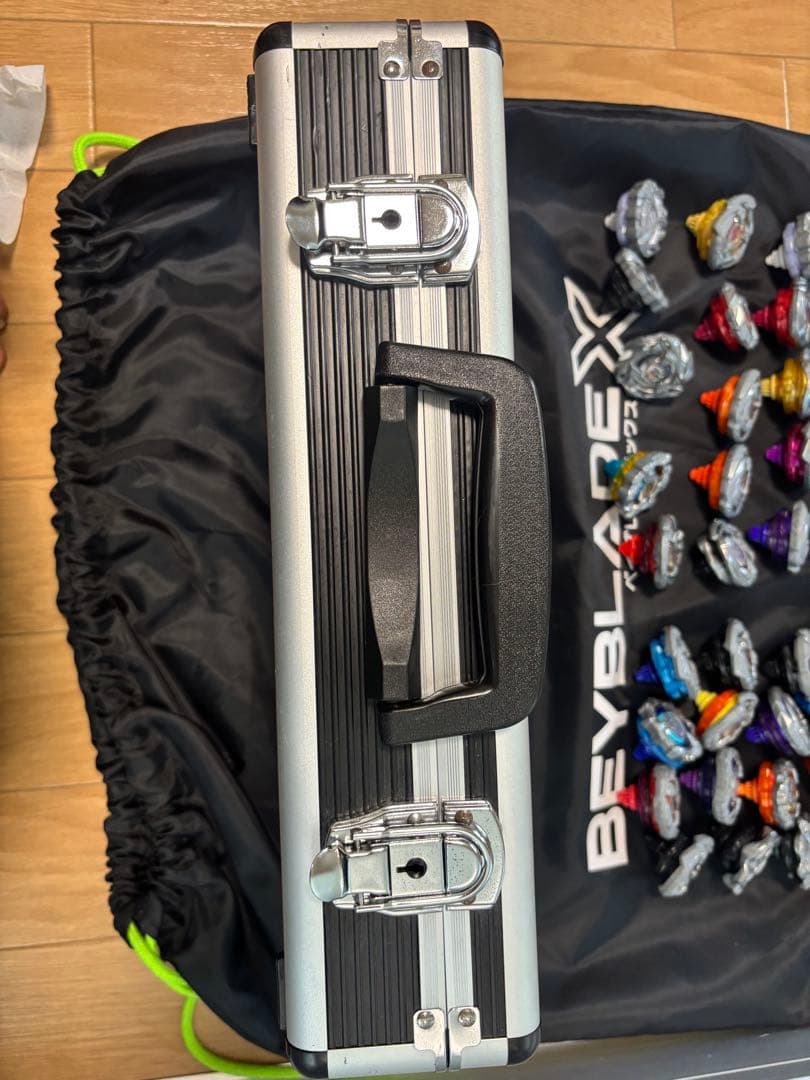 ベイブレードＸ　まとめ売り68個+おまけ1個