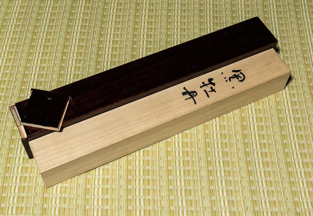 掛軸-967　川合誠司　黒牡丹　共箱　太巻　大幅　二重箱　客を待つ心も楽し籠の中