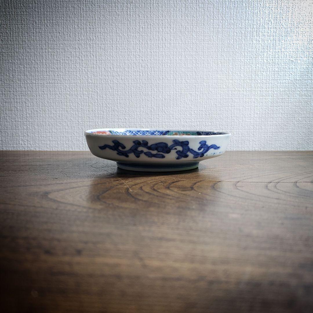 小皿　色絵付　染付　古伊万里　金彩　花唐草　鶴　四方襷文　明治　イ号　欠け