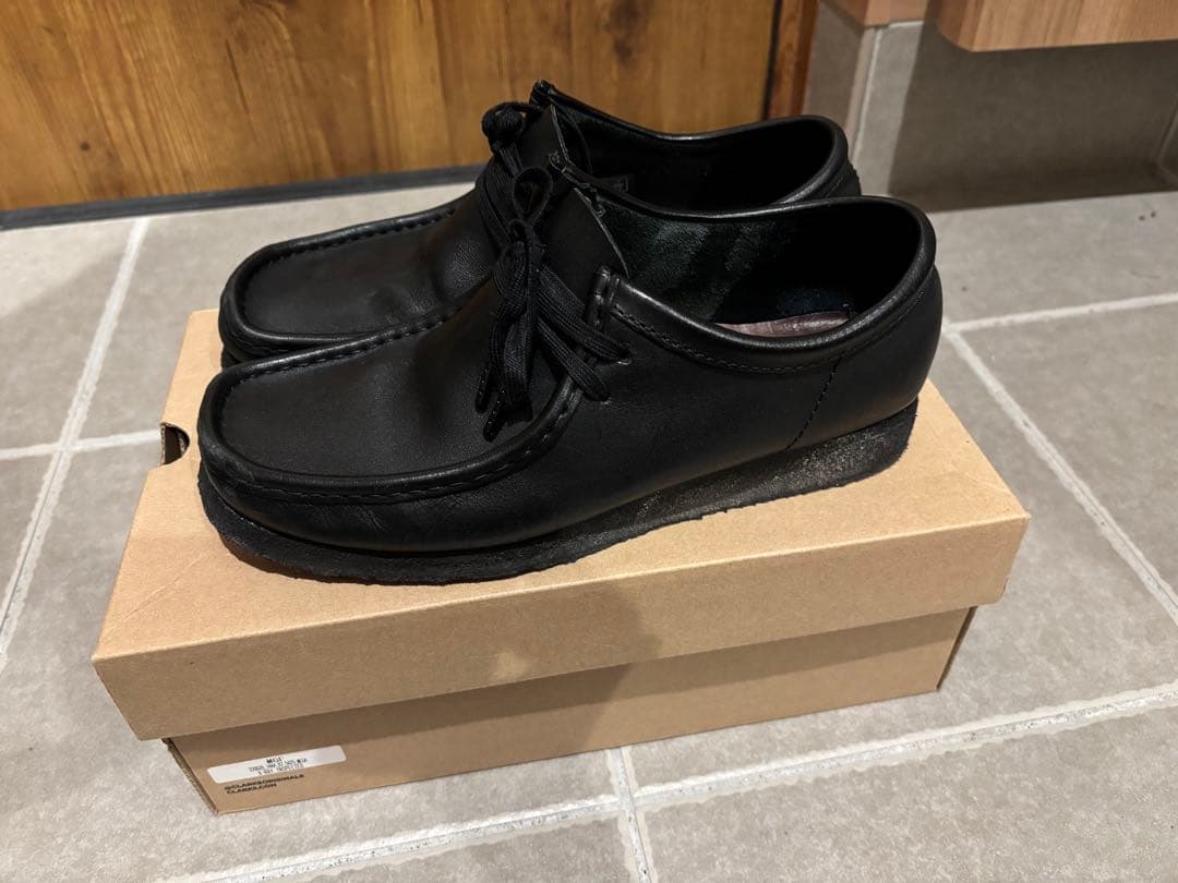 靴 CLARKS WALLABEE