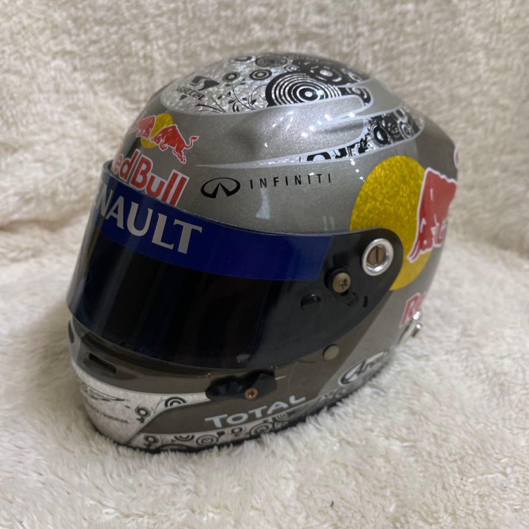 F1 レッドブル　1/2ヘルメット　セバスチャンベッテルモデル