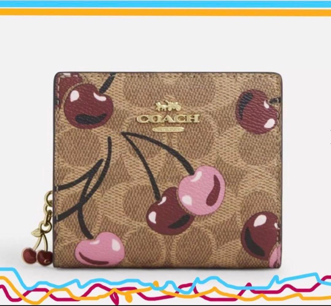 ぽ*ず様 初売り　COACH シグネチャーチェリープリント二つ折り財布、さくらん