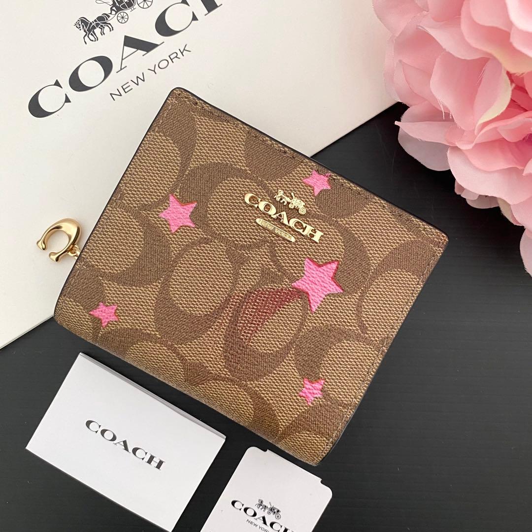 【新品】最新モデル COACH コーチ★折り財布 カーキ 星柄 スター