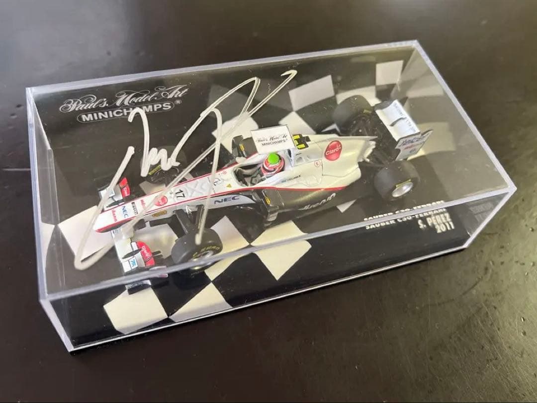 F1 Sauber C3。セルジオペレス直筆サイン入りミニカー1:43