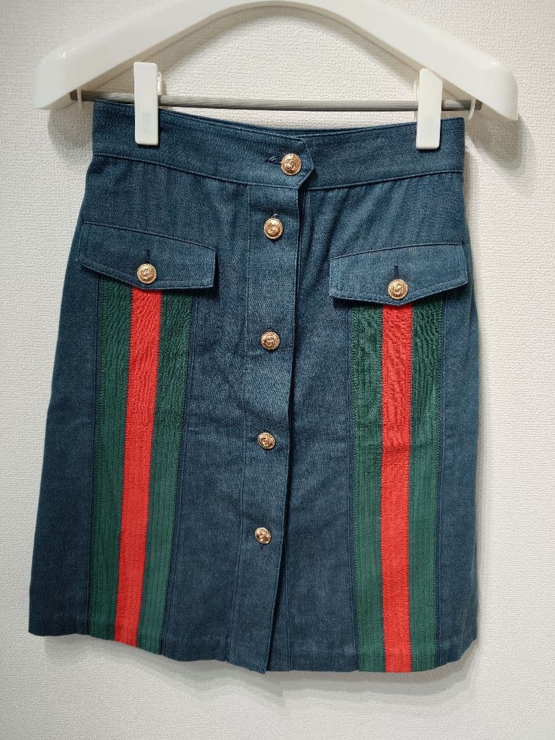 GUCCI グッチ デニムスカート GGボタン　42 美品だと思います。