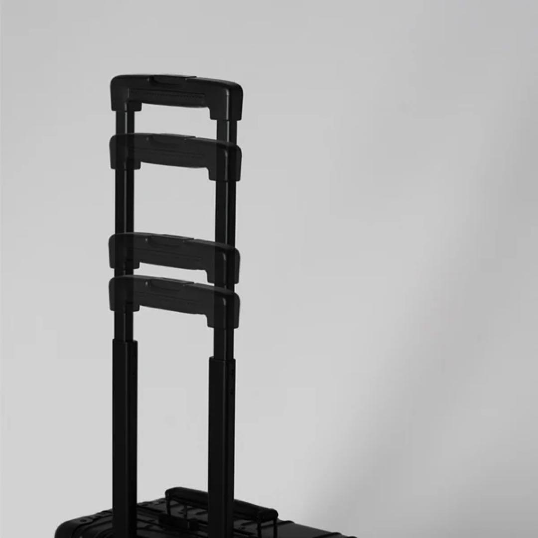 新型・新品未使用 イノベーター・アルミキャリーケース・ステルスブラック36L