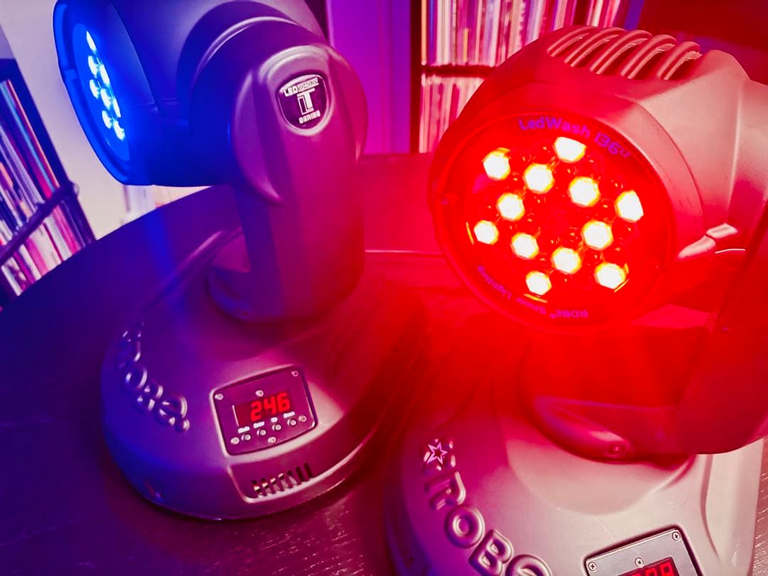 ムービングライト送無2台ROBEshow lighting ledwash136