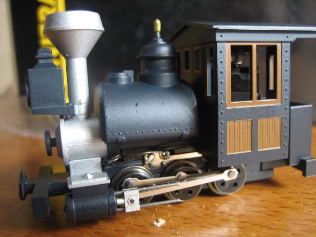 HOナロー／C型ポーターサドルタンク／0-6-0／大型前照灯点灯／ミニトレインズ