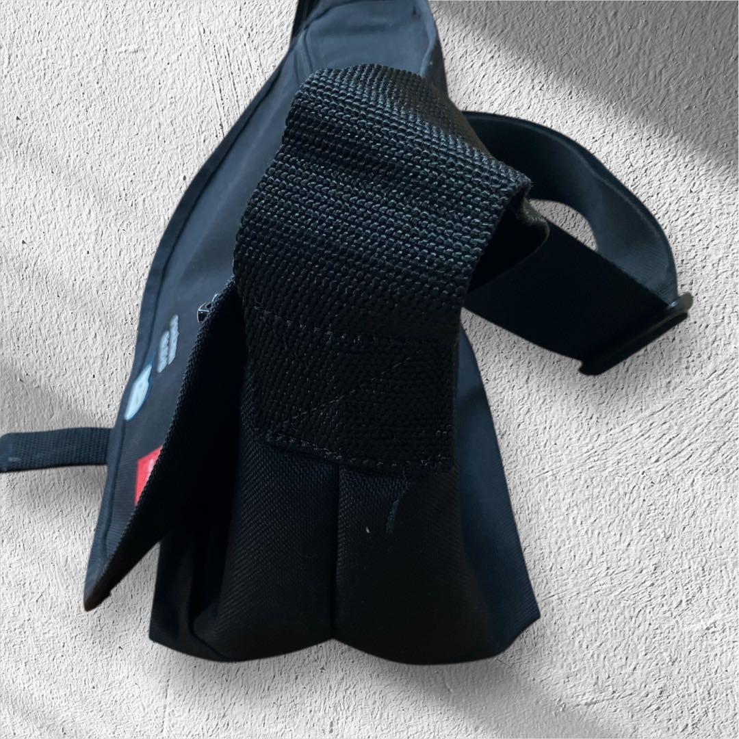 マンハッタンポーテージ ポケモン コラボ メッセンジャーバッグ カビゴン 黒