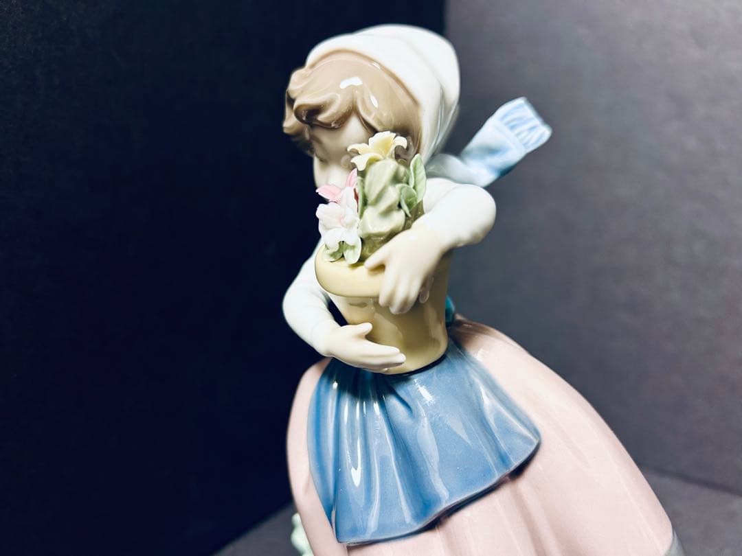 リヤドロ ＃5223「春が来た」 フィギュリン置物