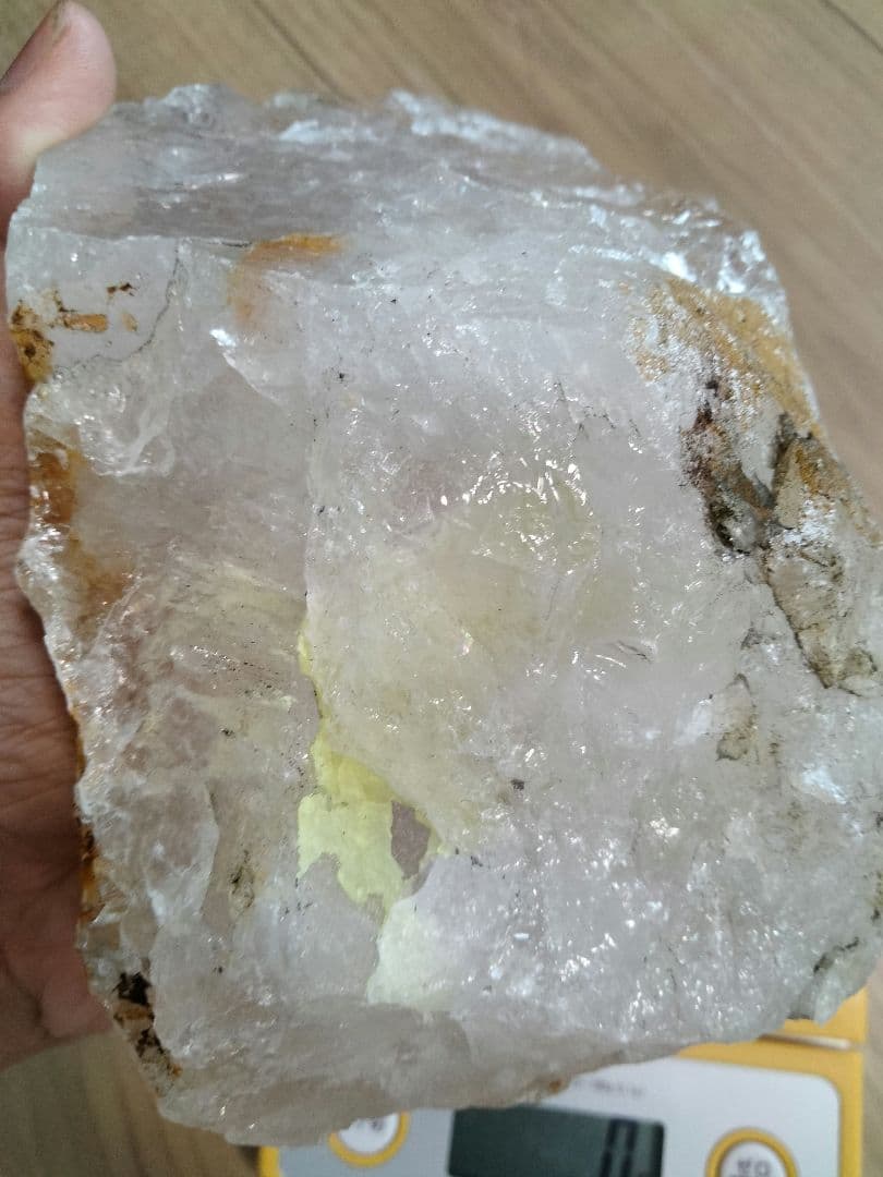 山梨県　乙女鉱山　国産天然水晶　虹入り水晶　1558g　　国産鉱物 硫黄入り水晶
