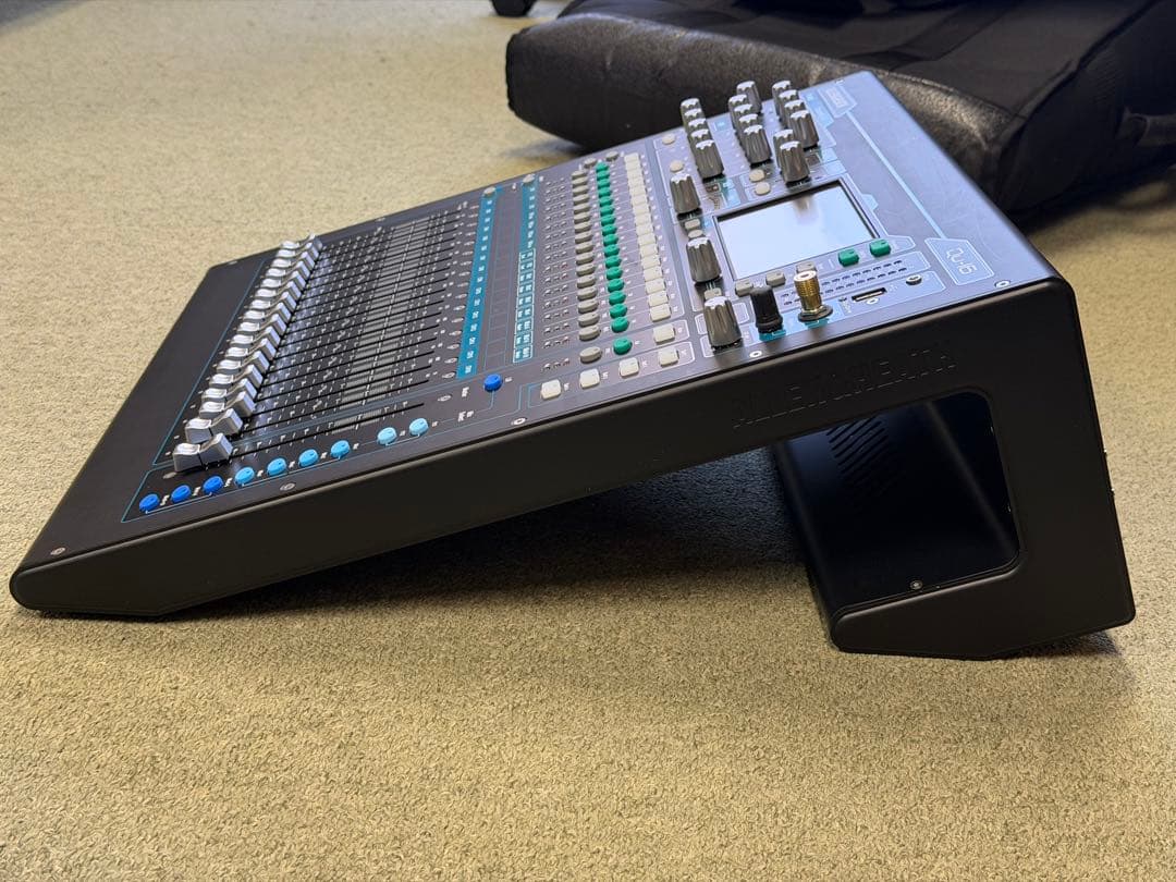 Allen & Heath Qu-16 デジタルミキサー
