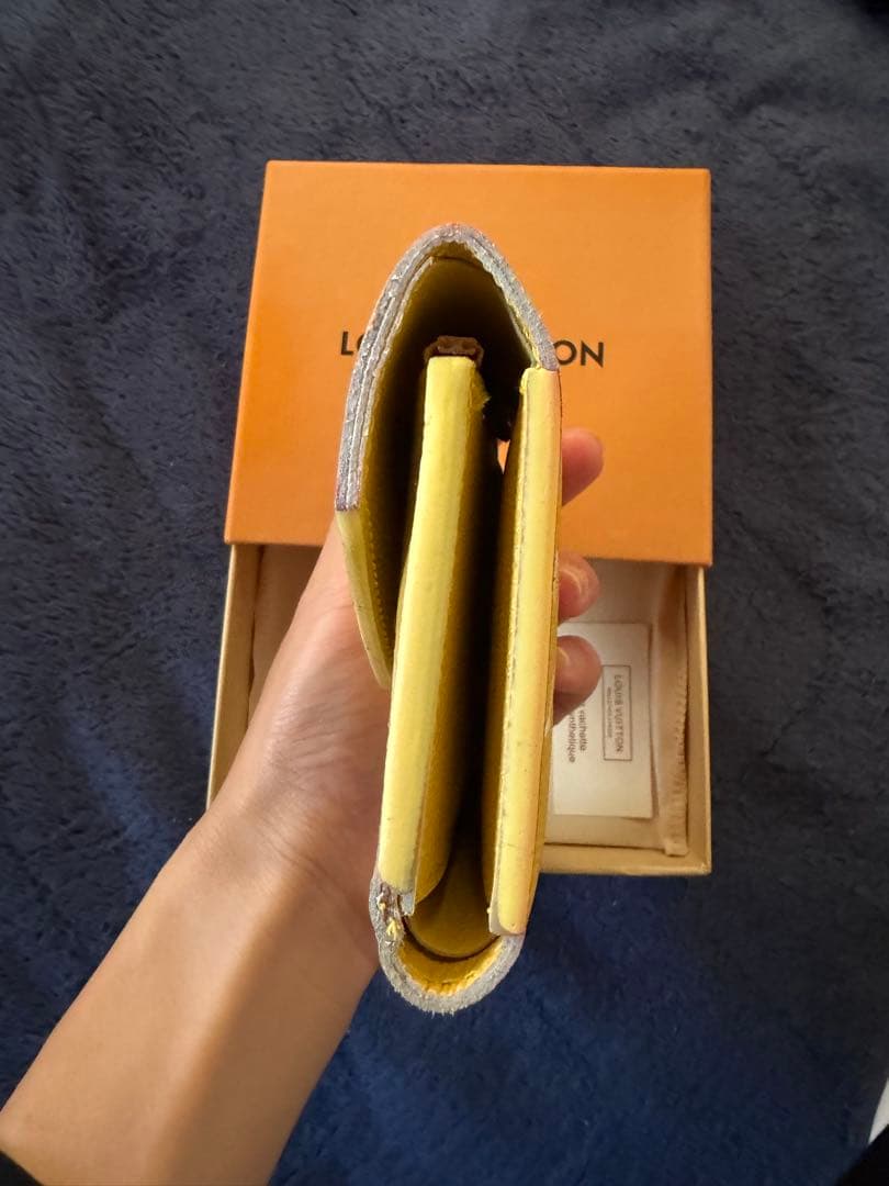 LV財布