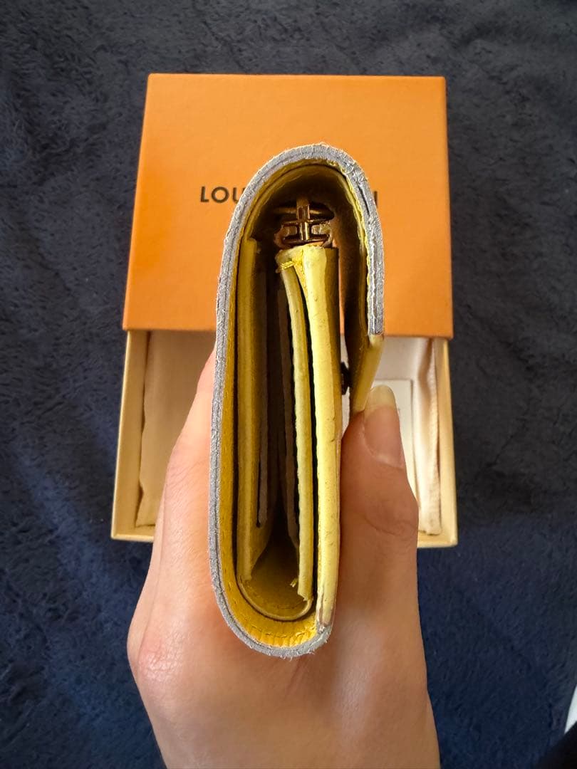 LV財布