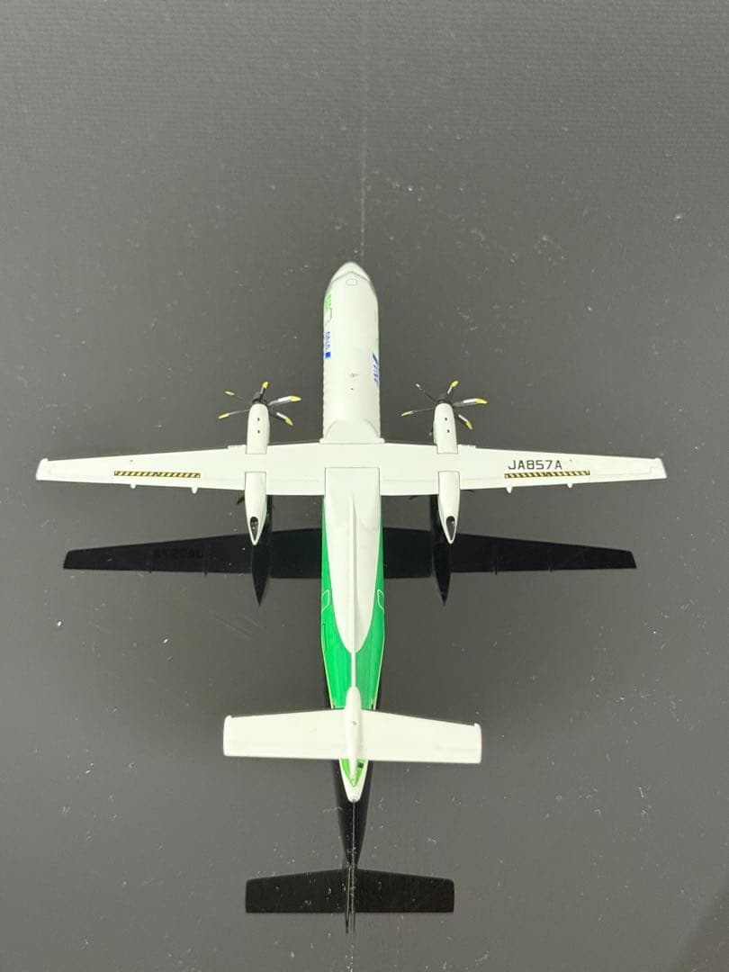1/200 ANA DHC-8-400 エコボン JA857A Q400