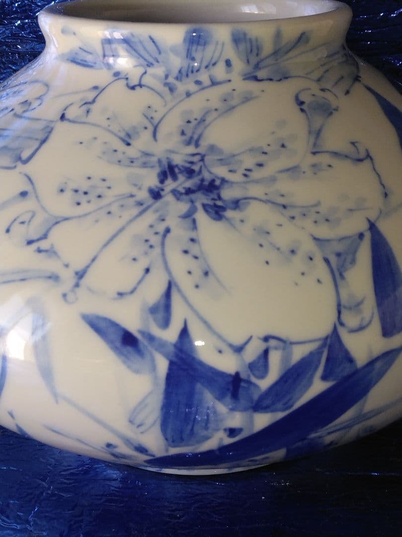 染付花鳥扁壺