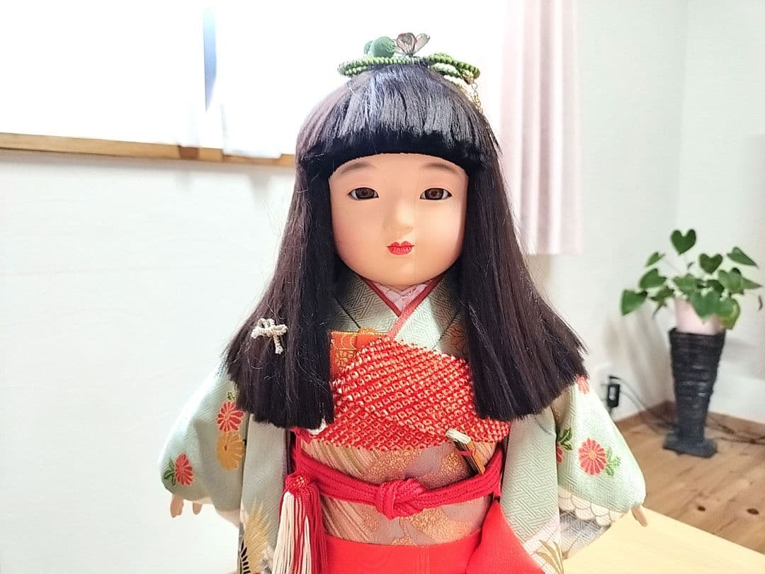 新品未使用。市松人形 綺麗な衣装綺麗な顔 栗毛編み込みリボン可愛い✨公司作