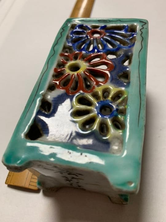 透かし意匠陶製置物