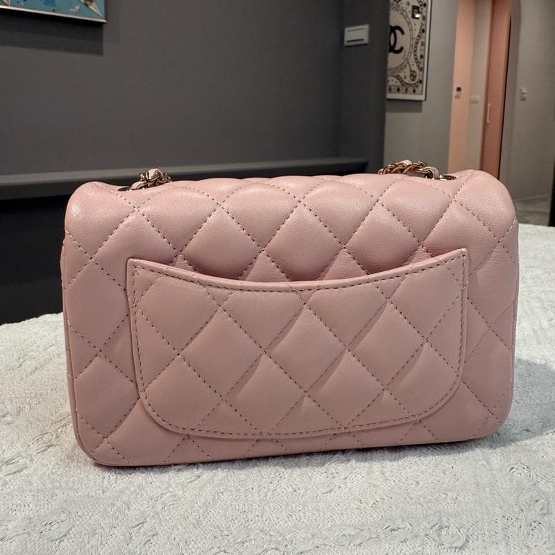 ミニラムスキン シングルフラップ シングルチェーンバッグ ピンク ゴールド金具