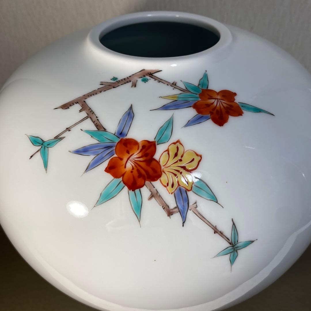 柿右衛門様式 鷹峰作 錦 草花文花瓶 共箱