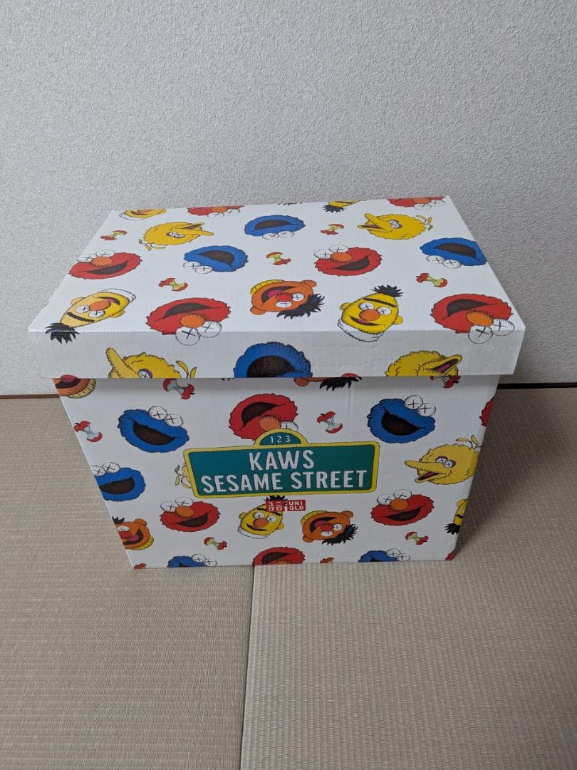UNIQLO　UT「KAWS x SESAME STREET」ぬいぐるみ