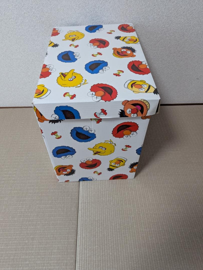 UNIQLO　UT「KAWS x SESAME STREET」ぬいぐるみ