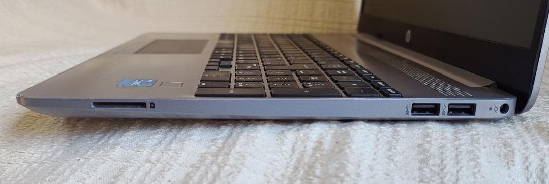 HP 250 G8 第11世代corei5搭載