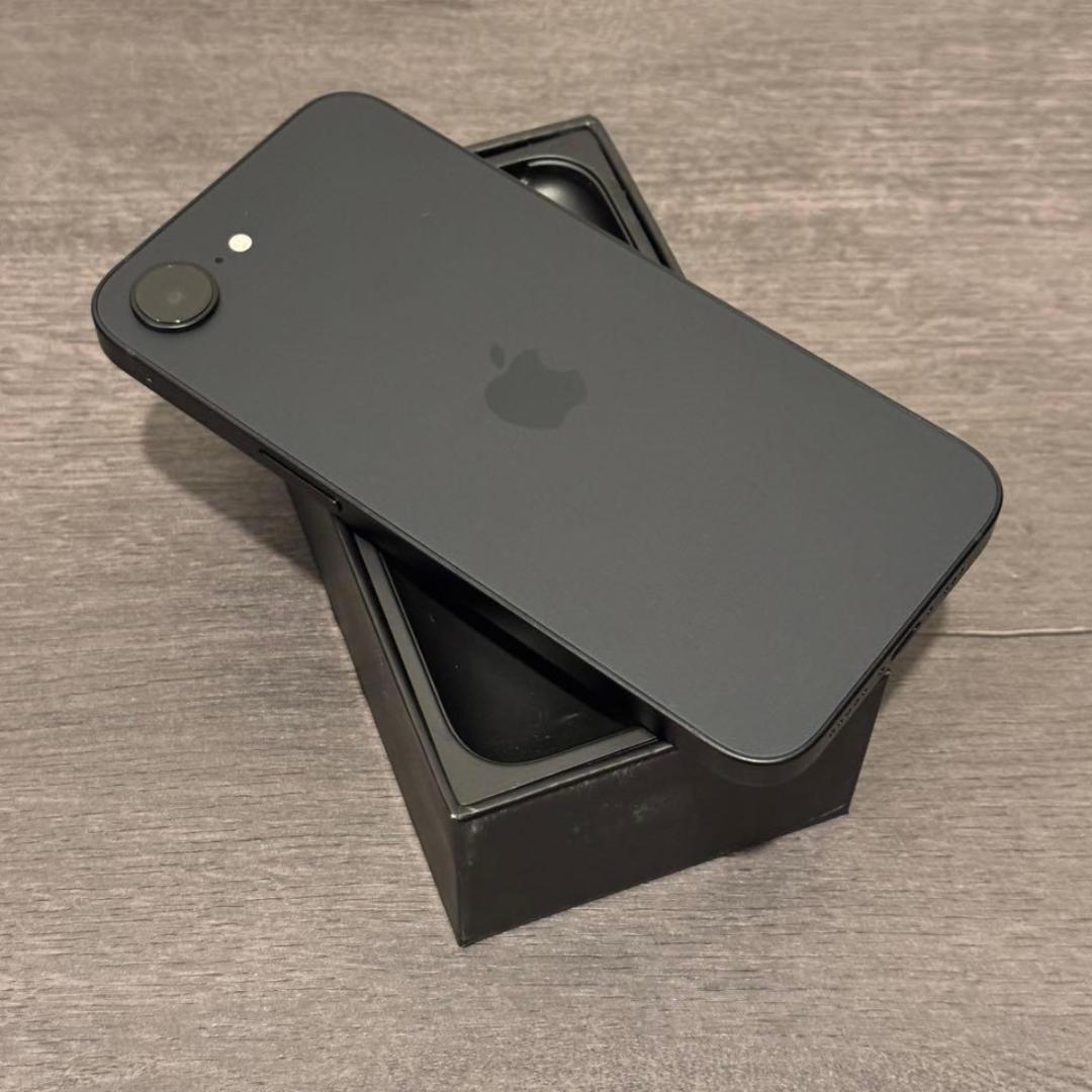 ほぼ未使用　iPhone 16e 128GB バッテリー100％
