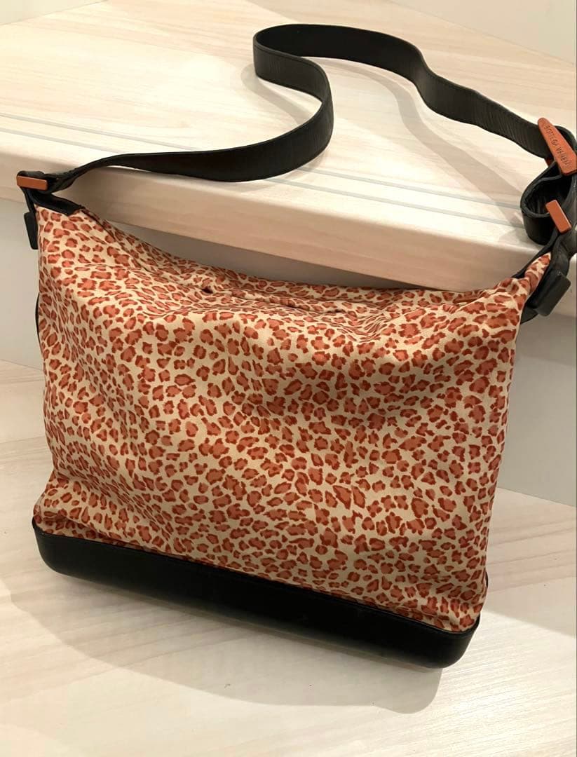 BOTTEGA VENETA ボッテガ　ヒョウ柄　肩掛けショルダーバッグ