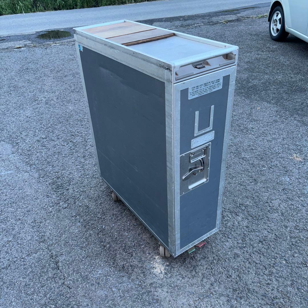 機内ミールカート