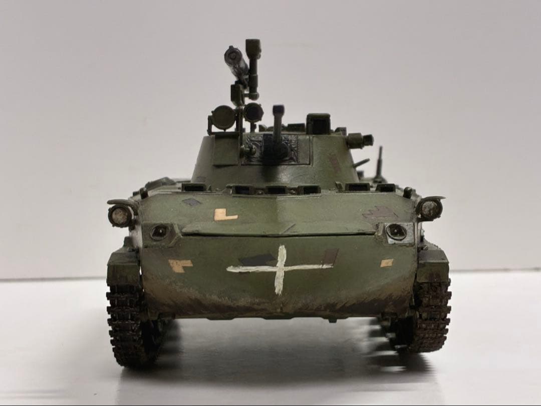 ズベズダ　1/35 BMD-2 完成品　装甲車　戦車　模型　