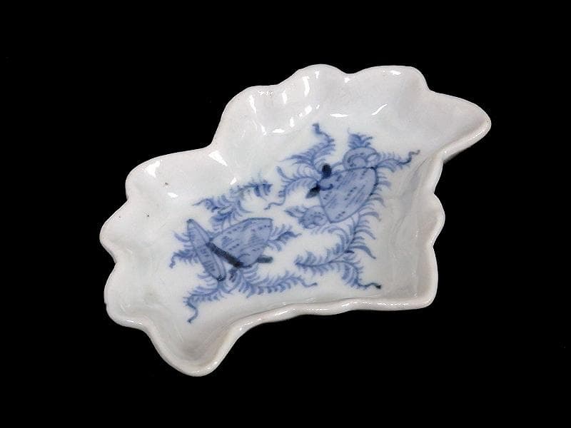 古伊万里　染付　貝に水草の図　桐紋変形豆皿　手塩皿　D964AS-BWr