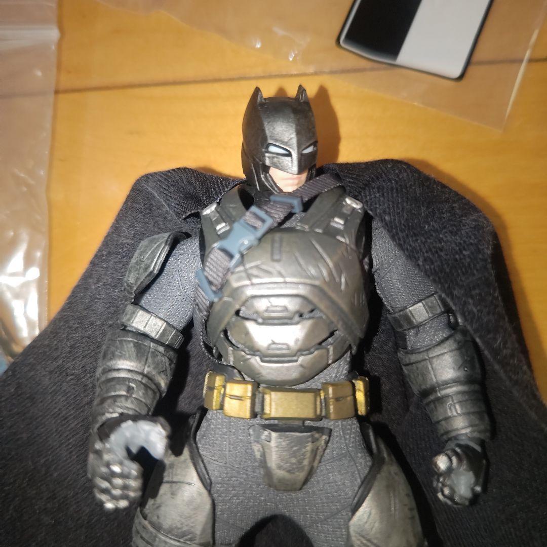 mezco one:12collective アーマードバットマン