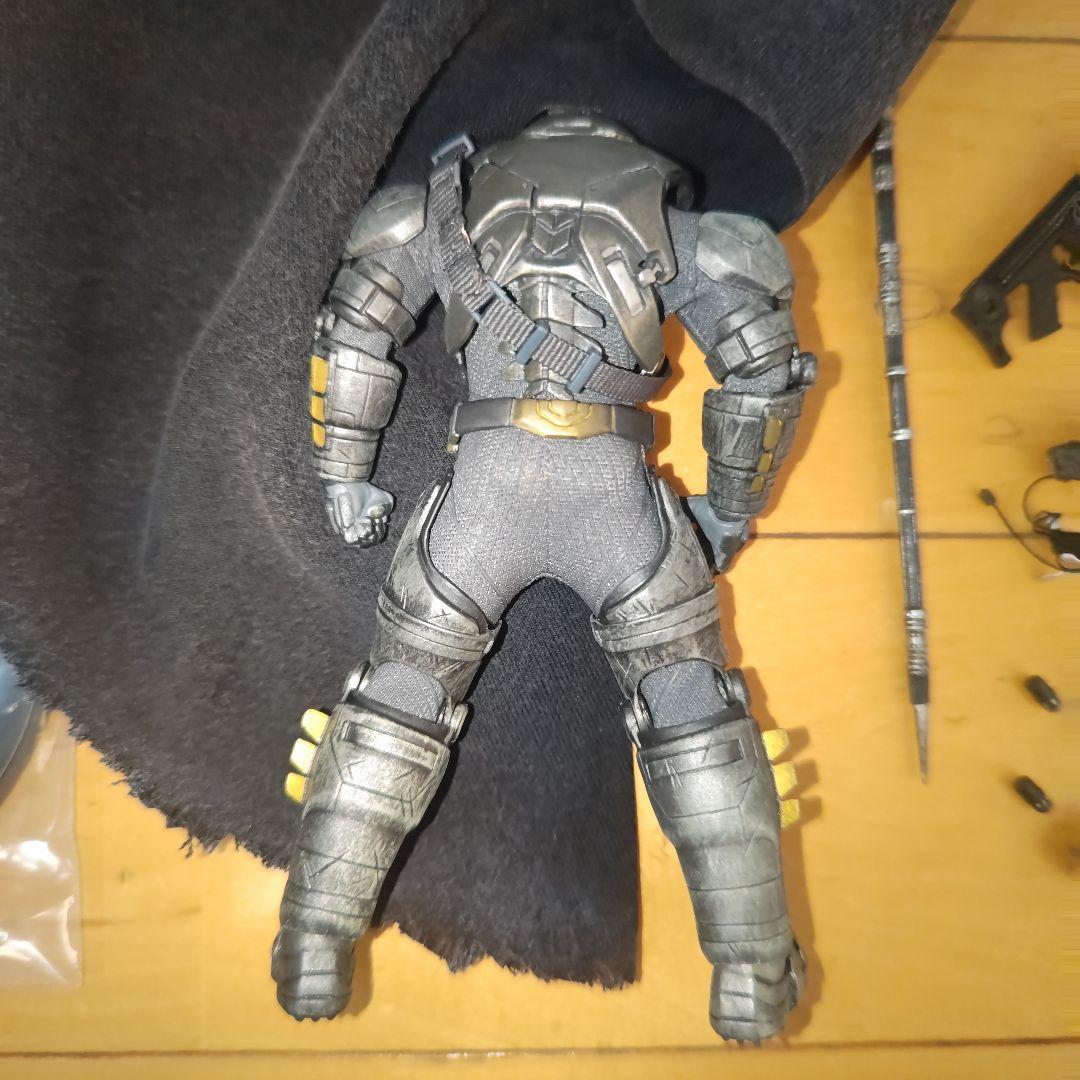 mezco one:12collective アーマードバットマン