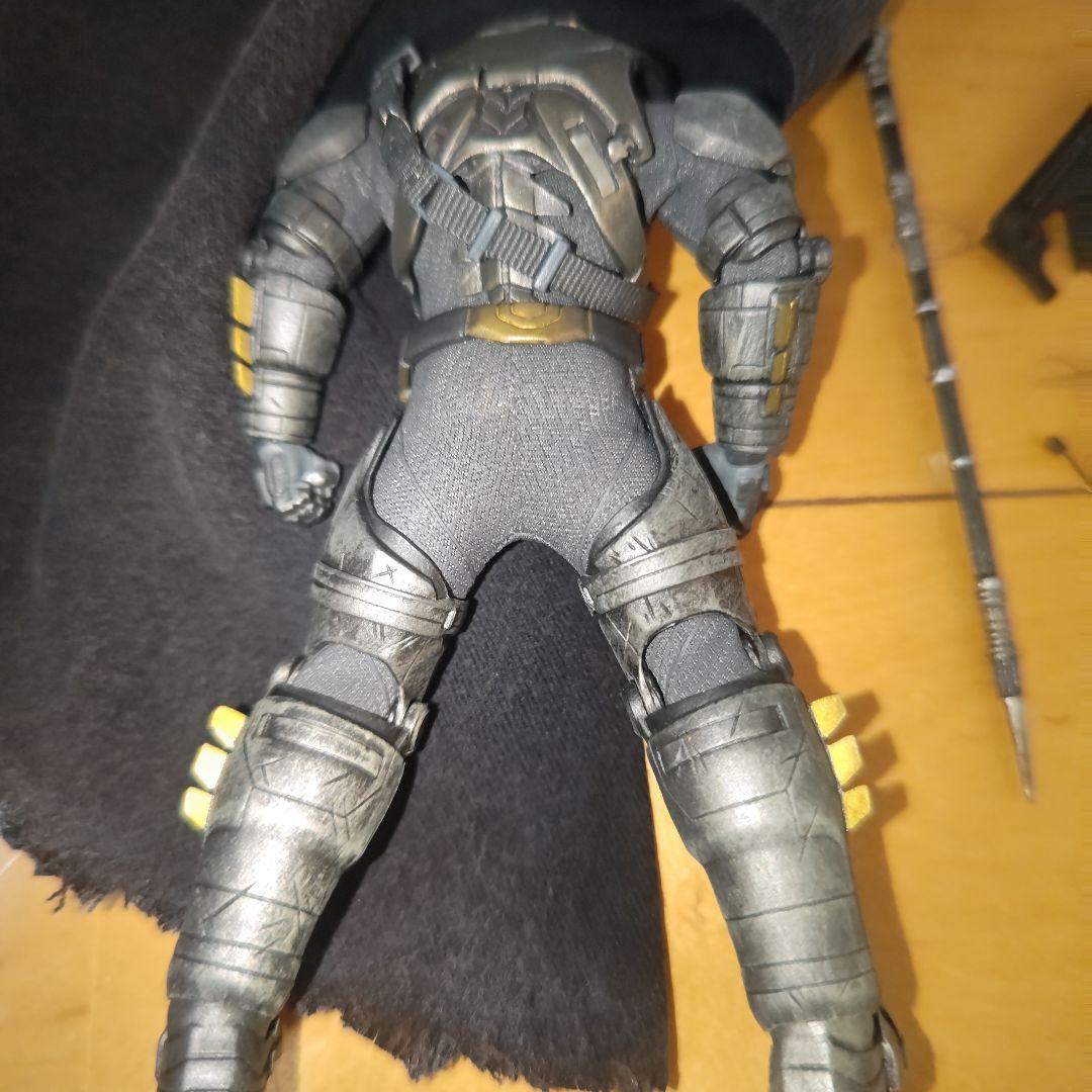 mezco one:12collective アーマードバットマン