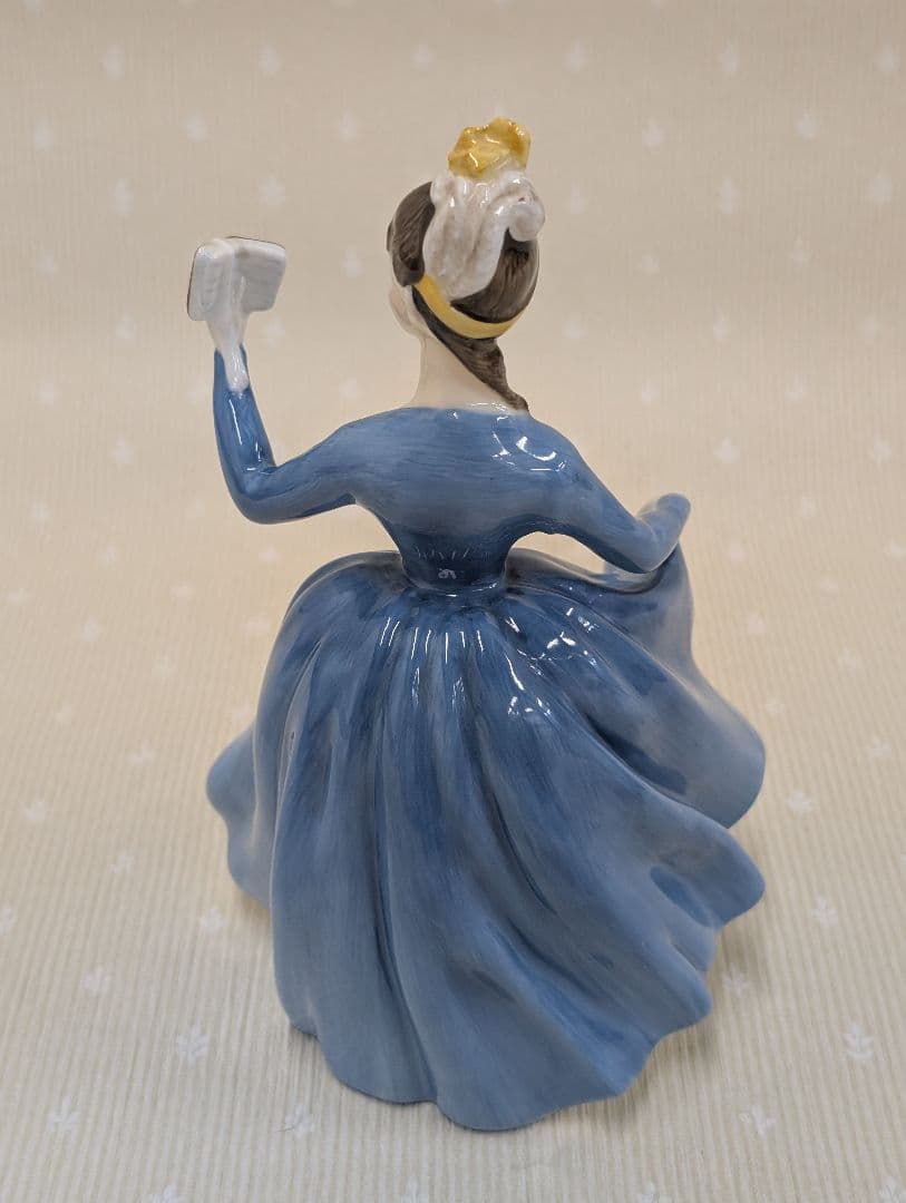 ✨️ロイヤル・ドルトン✨️フィギュリン Leading Lady HN 2269