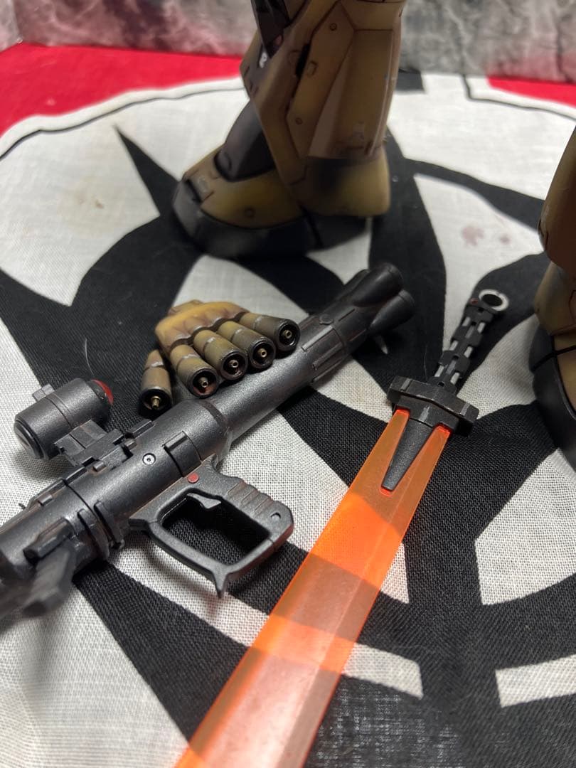 ガンプラ MG グフ　砂漠仕様　完成品