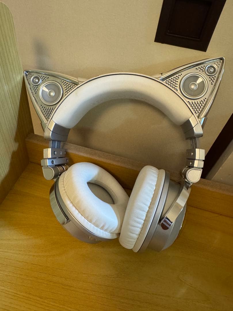 N*o様 【限定】Brookstone Ariana 猫耳ヘッドホン アリアナグ