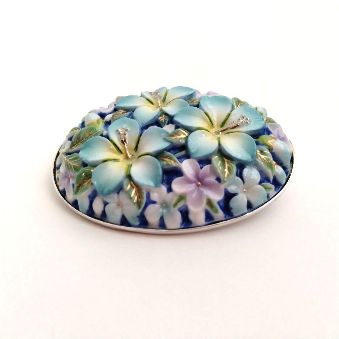 昭和レトロ　俊兼　としかね　有田焼　陶器製　花　小花　ブローチ　青　水色　レトロ
