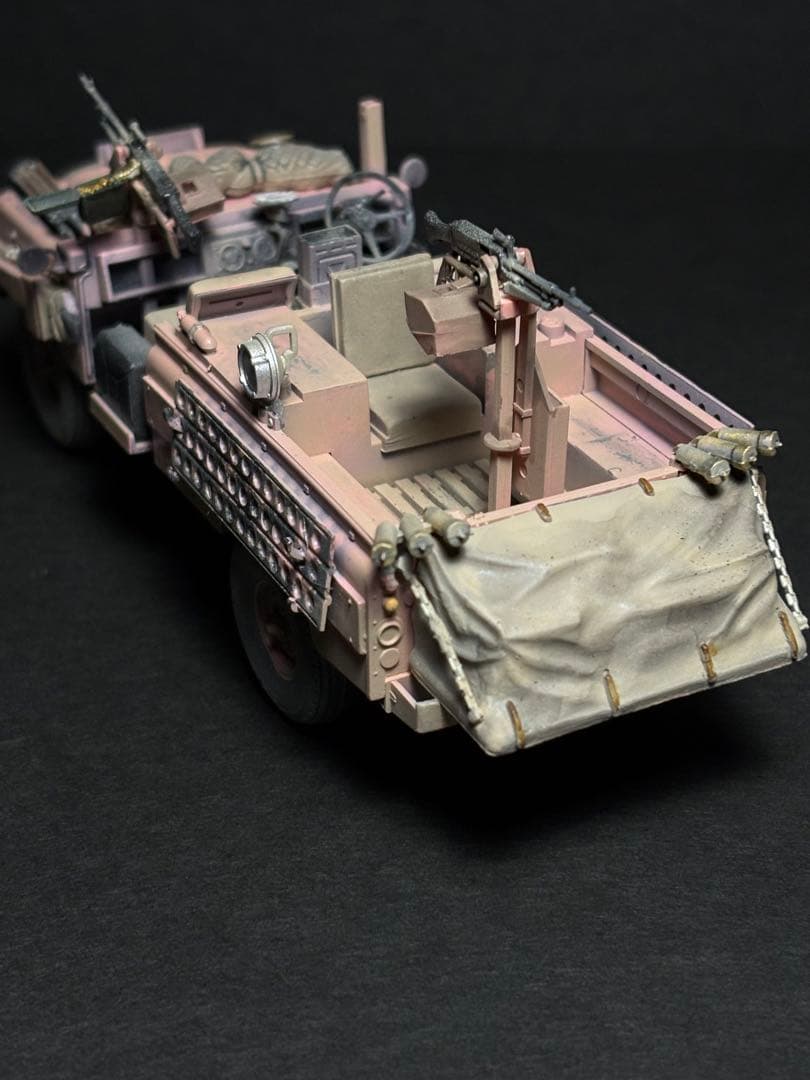 #作品No20 イギリス陸軍 S.A.Sランドローバー ピンクパンサー