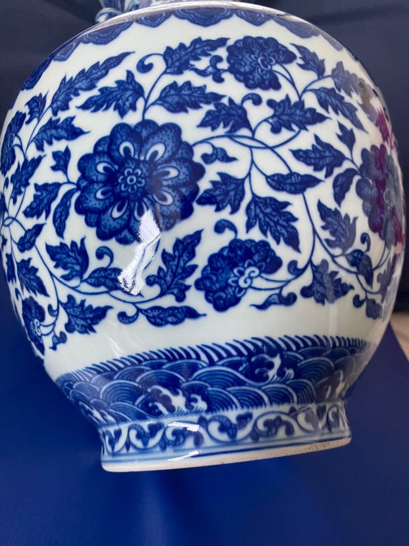 中国大清乾隆年製青花缠枝花紋双耳 尊、高约33.5cm x径22x口径13cm、