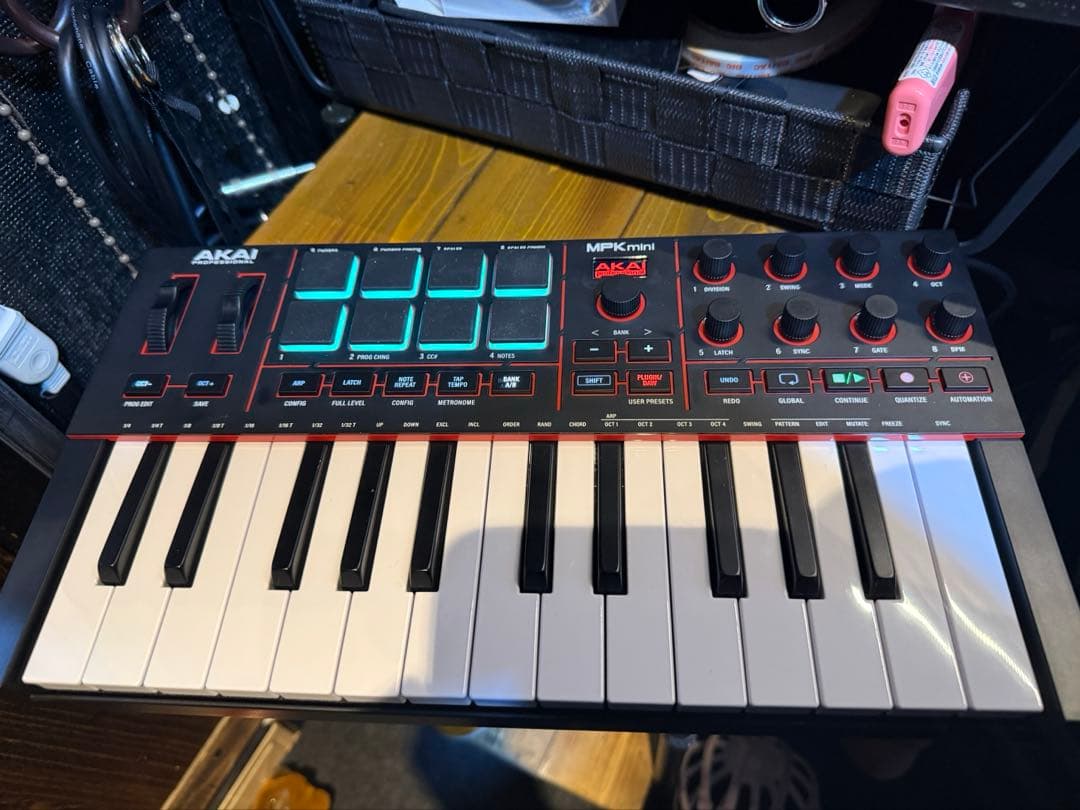 本日24時まで値引きAkai MPK Mini IV MIDIキーボード