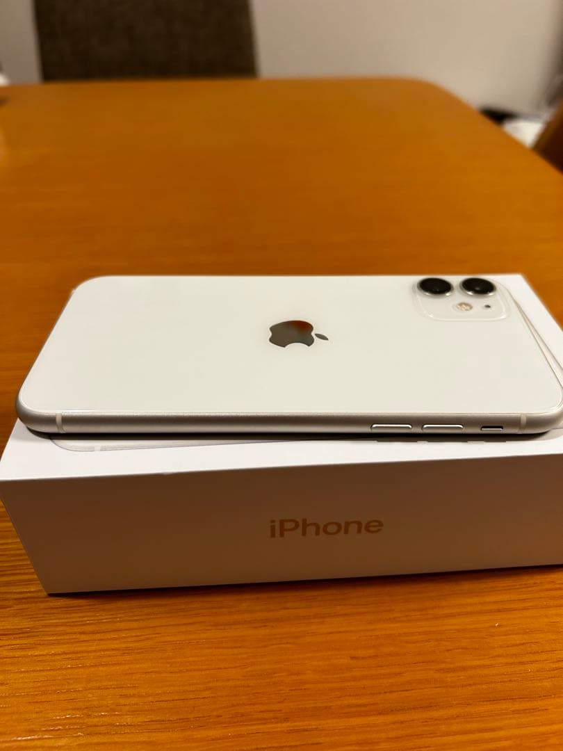 Apple iPhone 11 ホワイト 本体