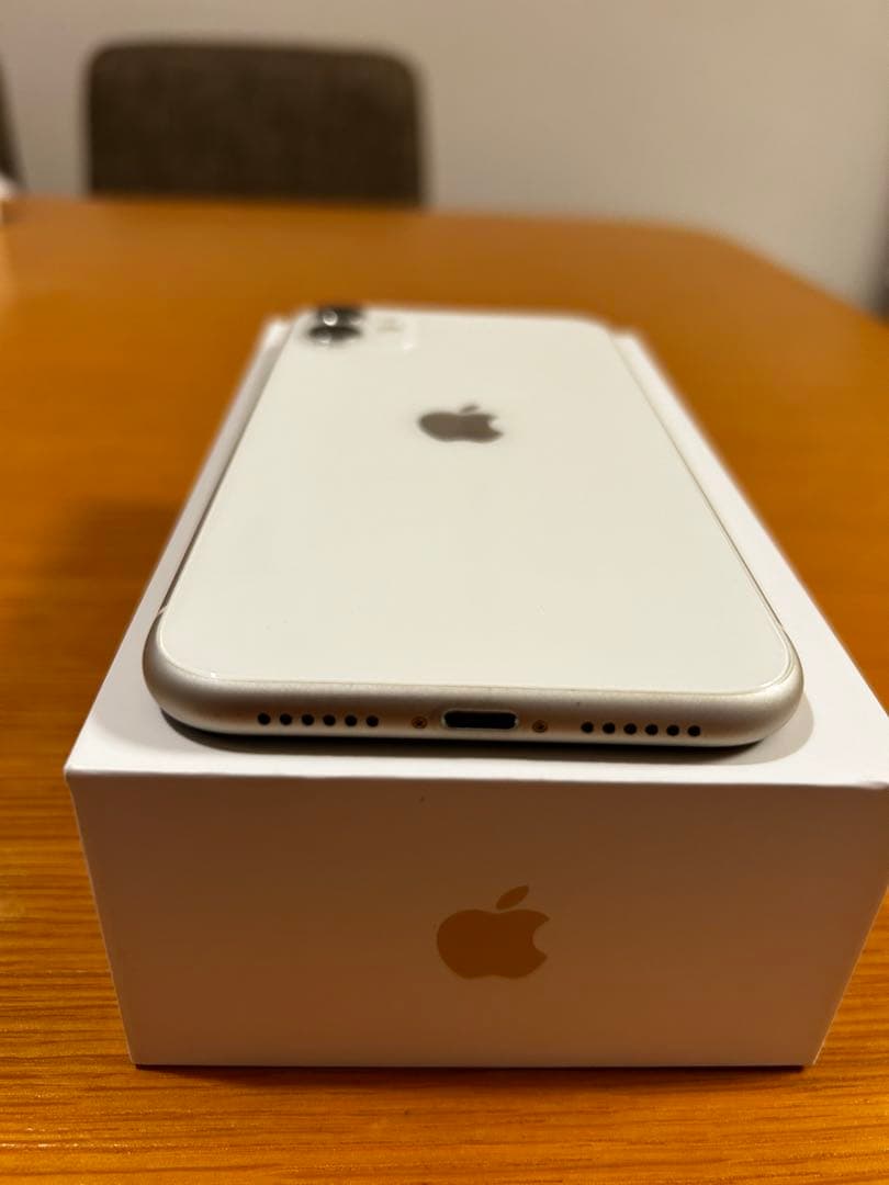 Apple iPhone 11 ホワイト 本体