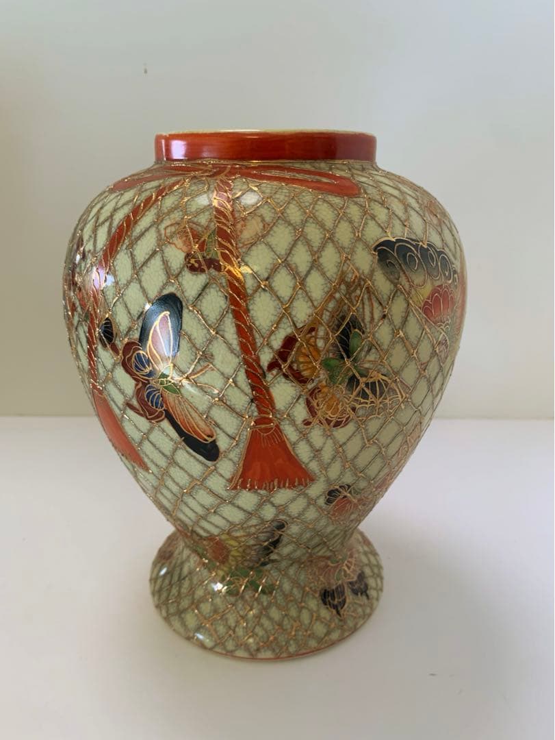 骨董　時代もの　金の網目に蝶々　花瓶　花入　古い物　古い花瓶